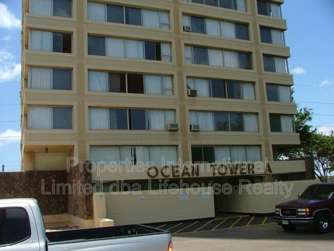 Building Photo - 1060 Kamehameha Hwy