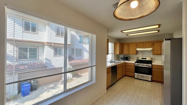 Building Photo - 10206 Wateridge Cir