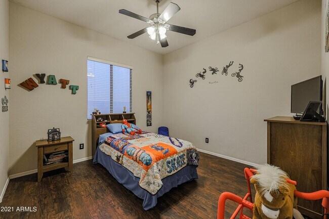 Building Photo - Gorgeous fully upgraded single level 4 bed home with private pool in North Peoria