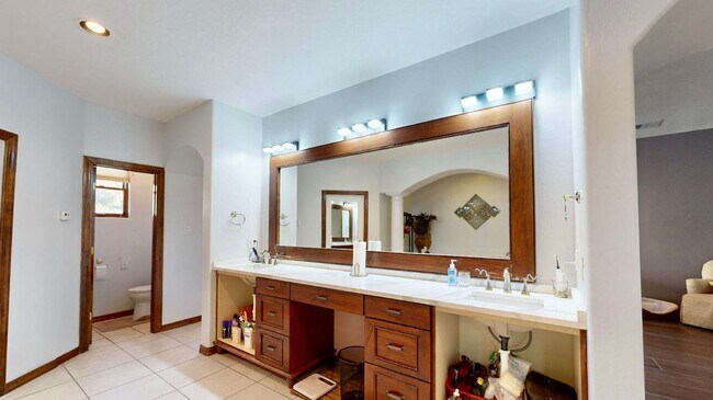 Building Photo - Move in Special Luxury 4 bedroom 4.5 bathr...