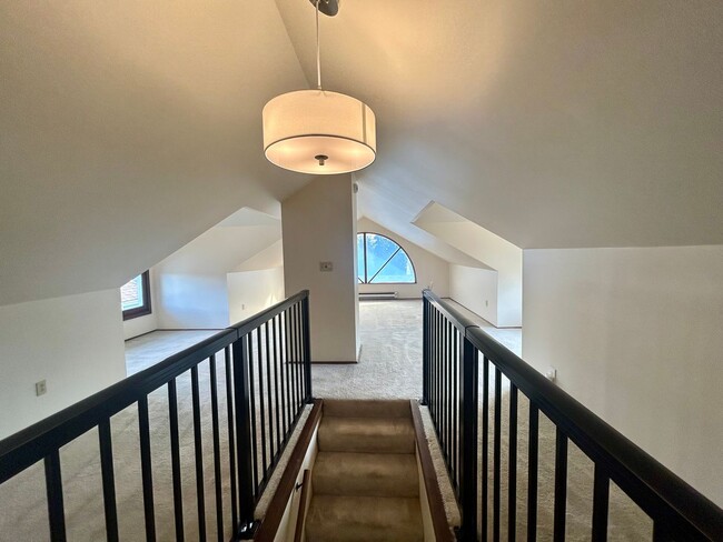 Building Photo - 1030