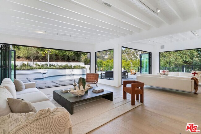 Building Photo - 2600 Zorada Dr
