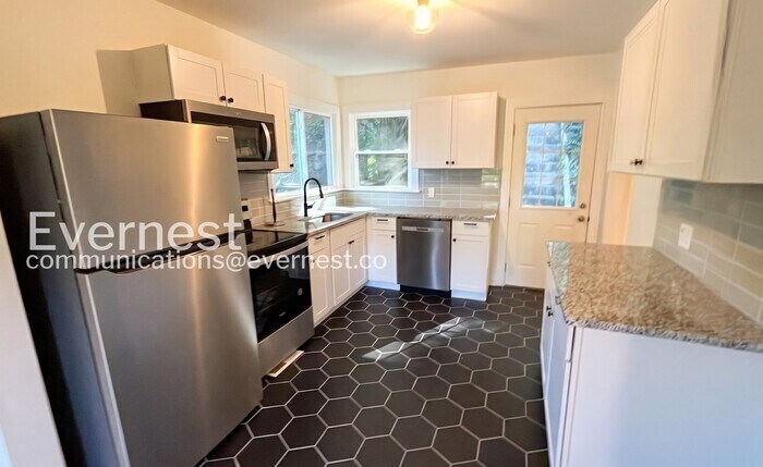 Building Photo - 4422 Edelweiss