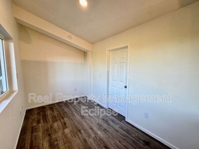 Building Photo - 21606 3rd Ave NE