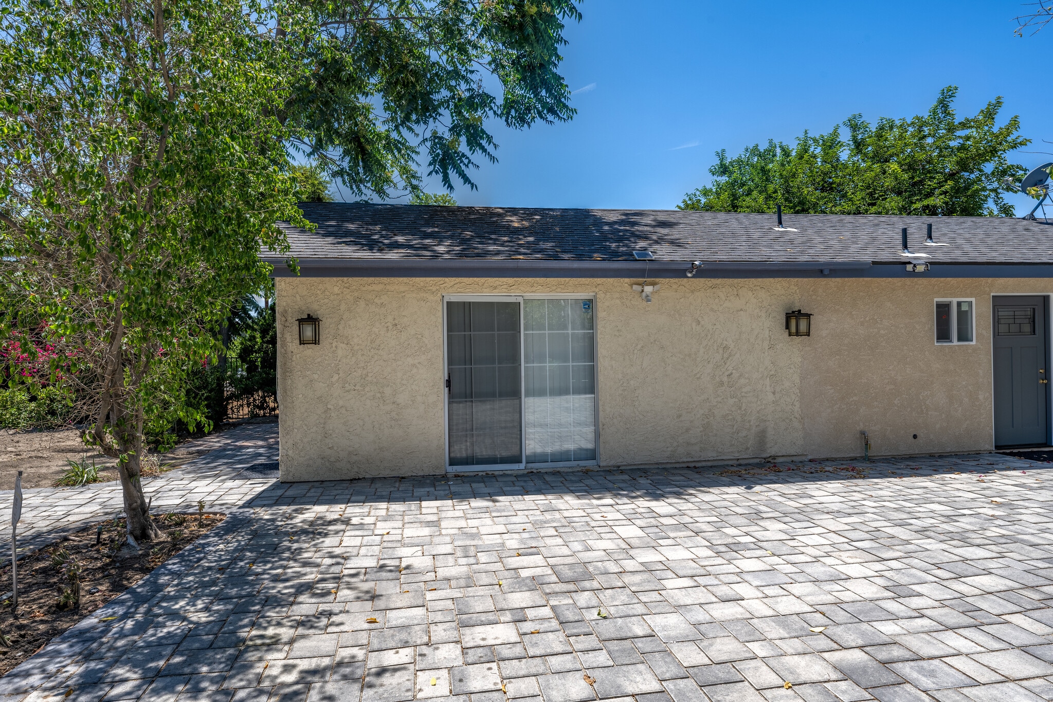 Building Photo - 6633 Radford Ave