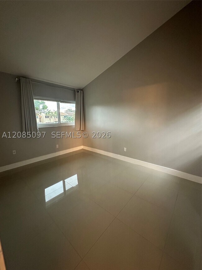 Building Photo - 14357 Kendale Lakes Dr