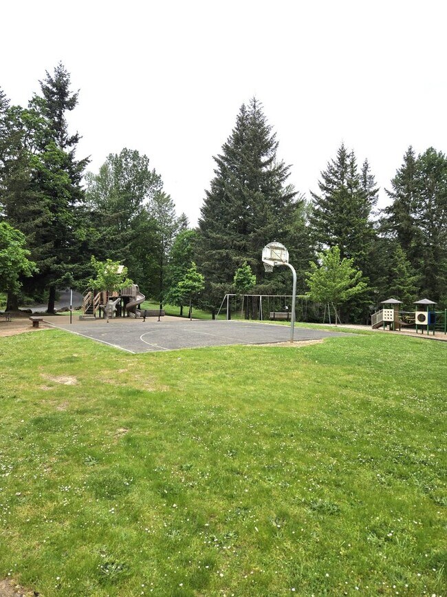 Building Photo - Great Location! Welcome Gardners! Tons of nice amenities ! * Landscape Service is Included *
