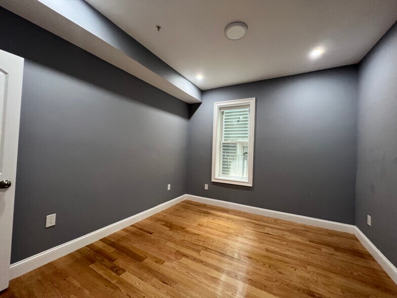 Building Photo - 339 Cambridge St