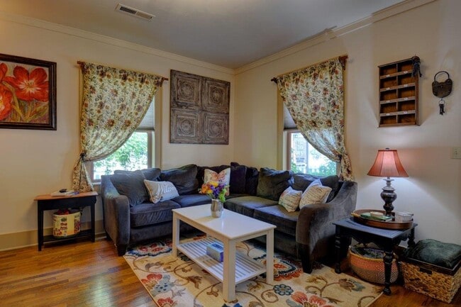 Building Photo - Perfect Furnished Home in Jacksonville!