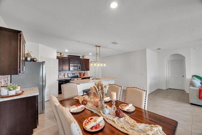 Building Photo - 5306 Entertainment Way