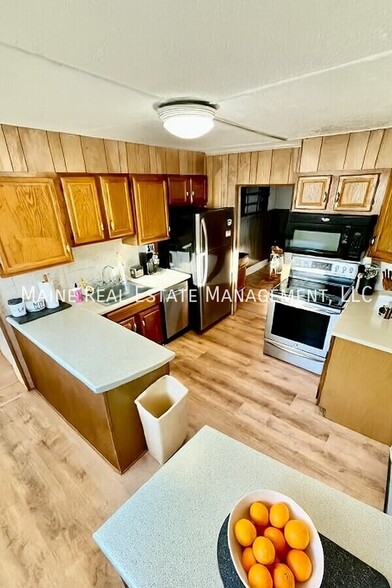 Primary Photo - 405 Stillwater Ave