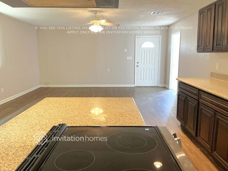 Building Photo - 4322 E Villa Maria Dr