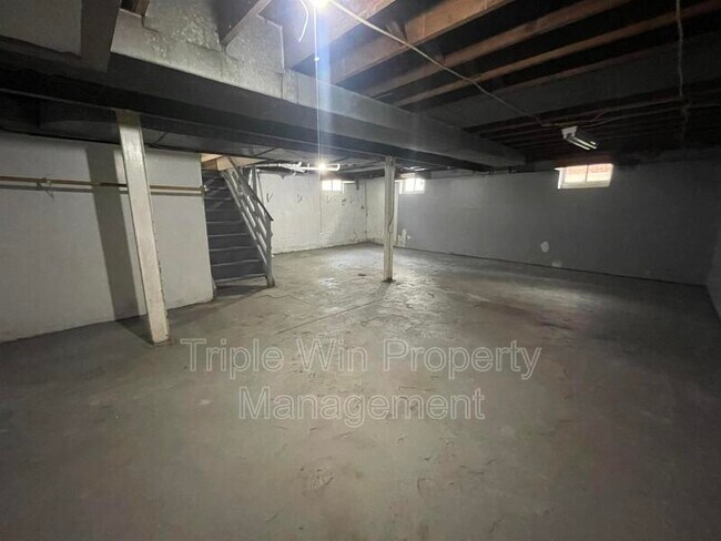 Building Photo - 19 S Schlueter Ave