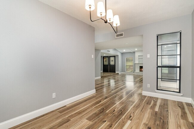 Building Photo - 4716 Roberts Dr