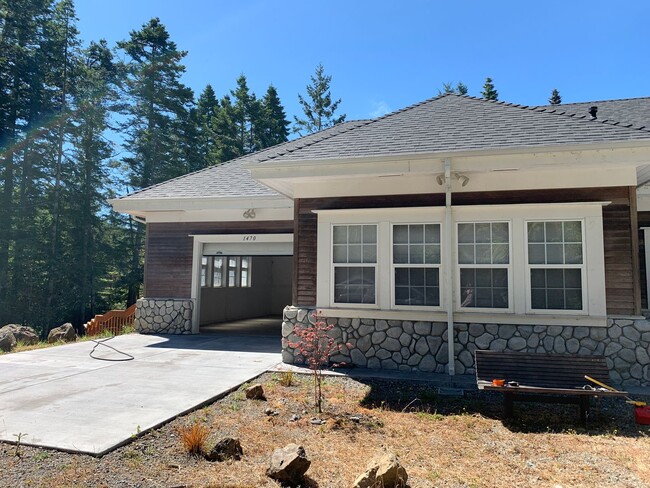 Building Photo - Three Bed Custom Home Arcata