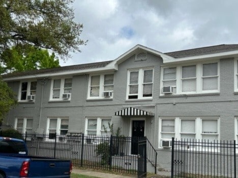 Building Photo - 4414 Woodside St