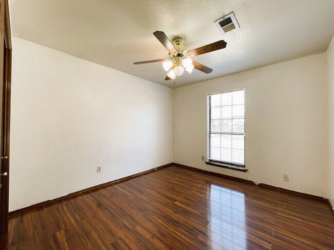 Building Photo - 5804 Republic Dr