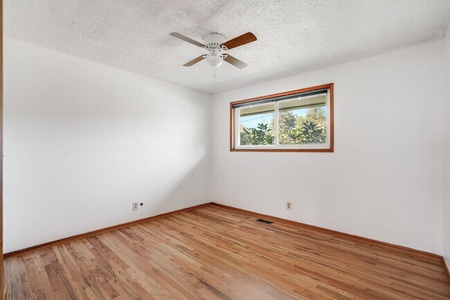 Building Photo - Charming 3 bed, 1.5 bath rental home in Milwaukie!
