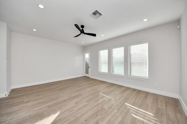 Building Photo - 8306 Comal St