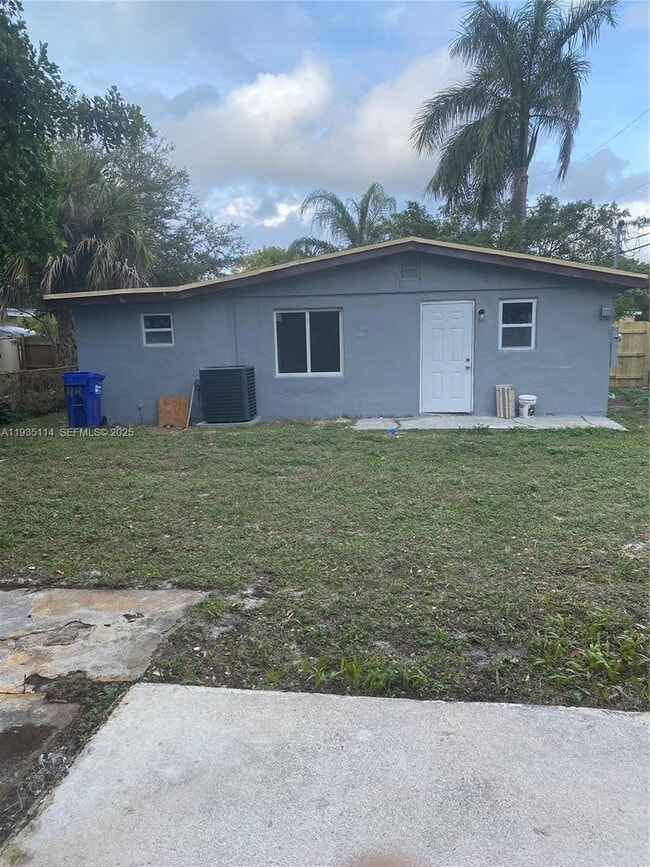 Building Photo - 2122 NW 5th St