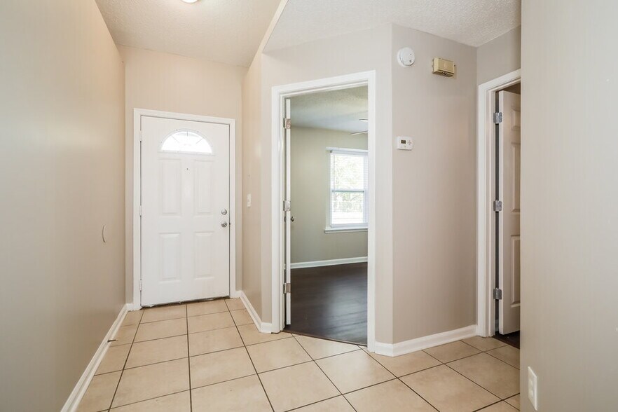 Building Photo - 2938 Seans Ct