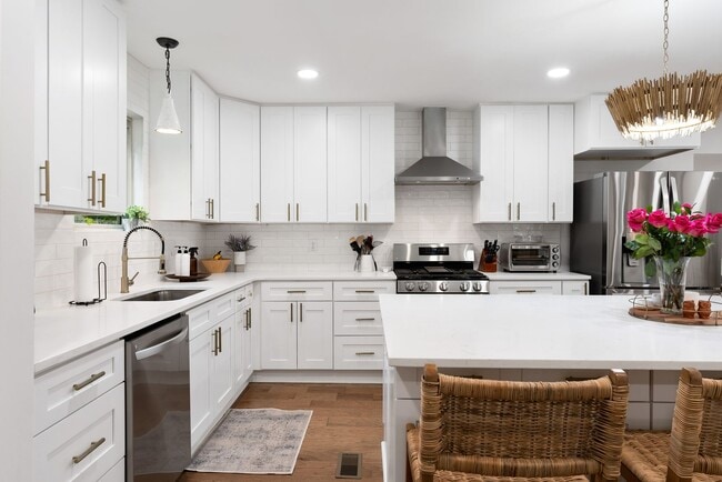 Building Photo - Home for rent in Homewood