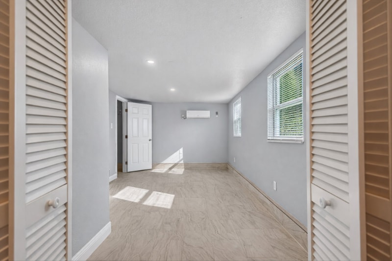 Building Photo - 917 Mack Ave