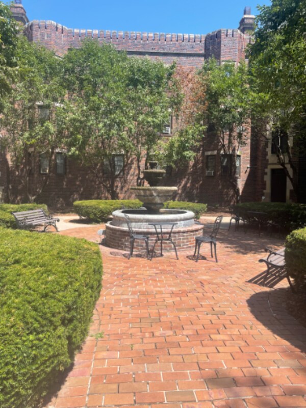 Building Photo - 131 S 39th St