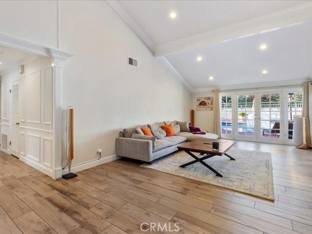 Building Photo - 8 Sandbar Dr