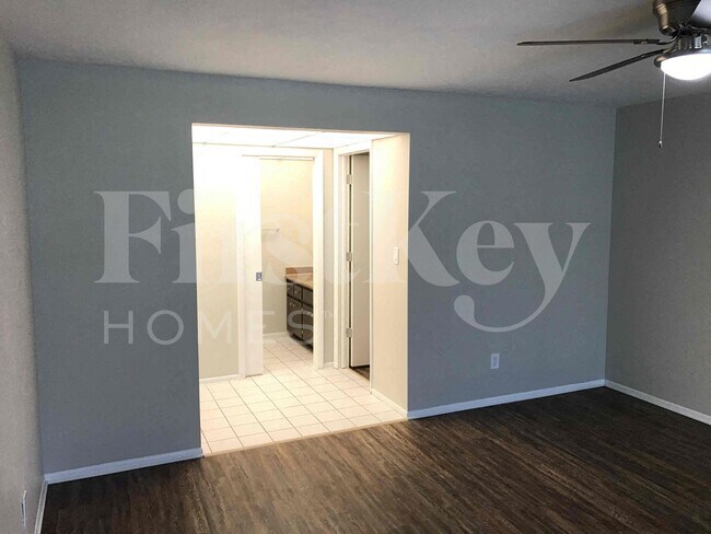 Building Photo - 3922 SE 2nd Ave