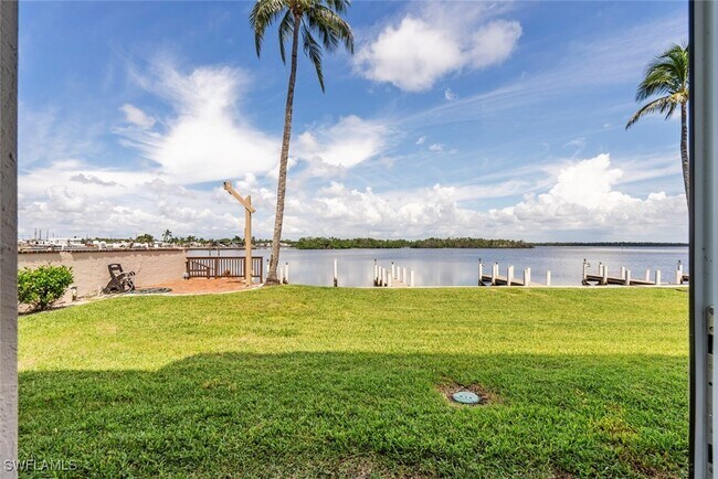 Building Photo - 896 Buttonwood Dr