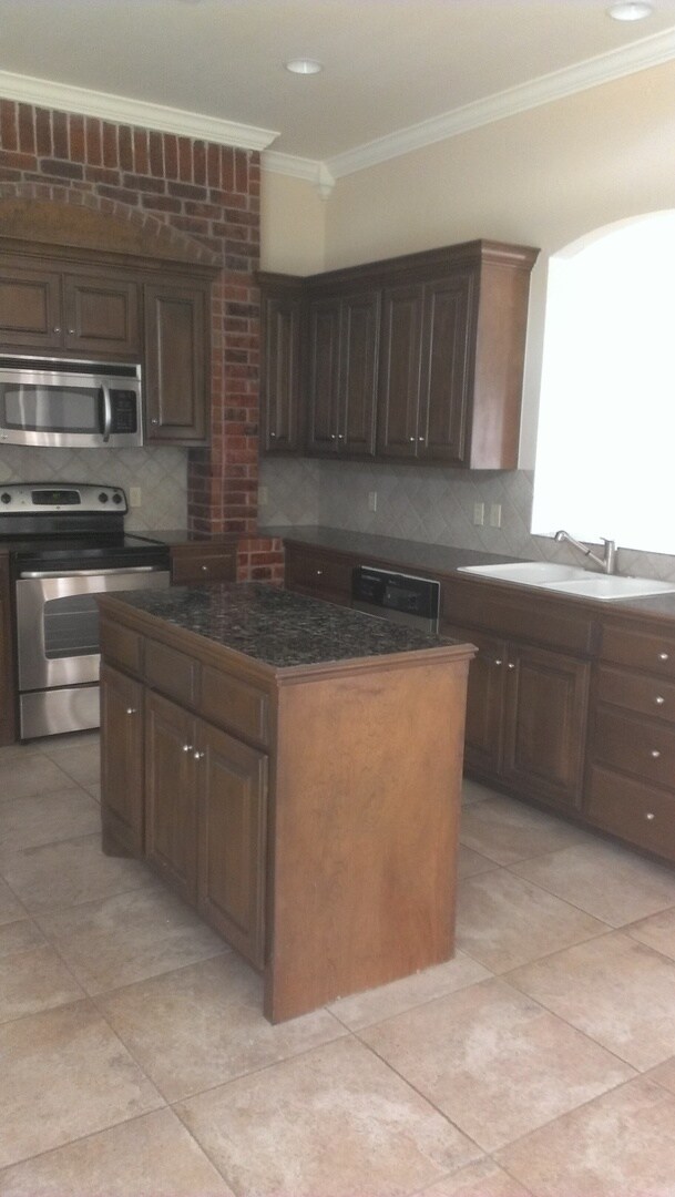 Building Photo - 3 bed, 2 bath 2 garage in Edmond!