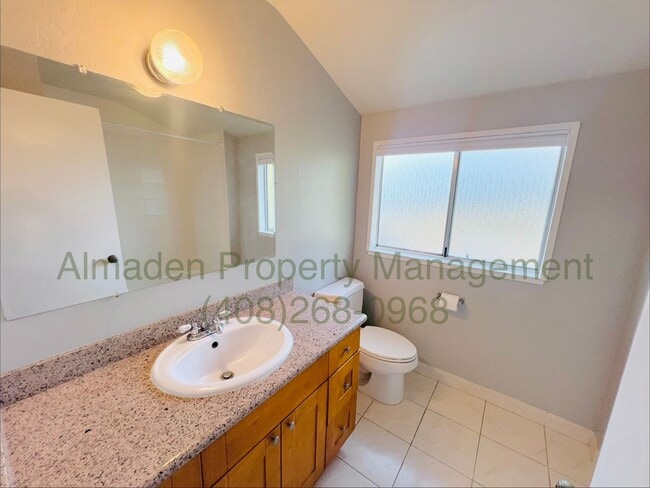 Building Photo - 1278 Oakglen Way