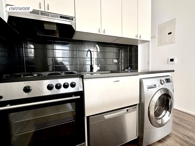 Building Photo - 410 W 36th St.