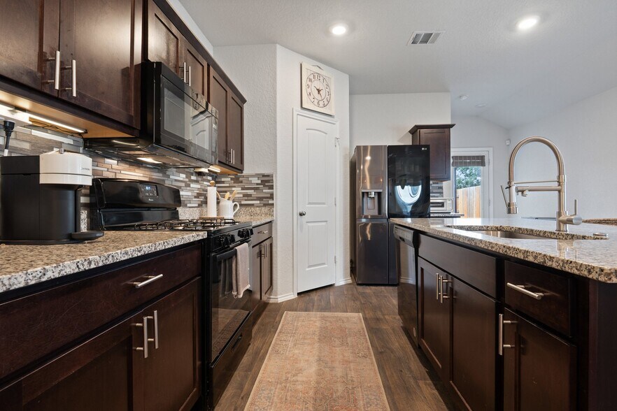 Building Photo - 140 Skipping Stone Ln