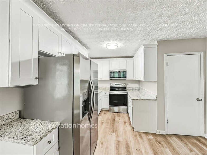 Building Photo - 1023 Lakewood Dr