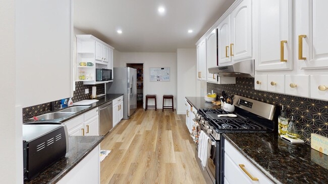 Building Photo - 6328 Mesita Dr