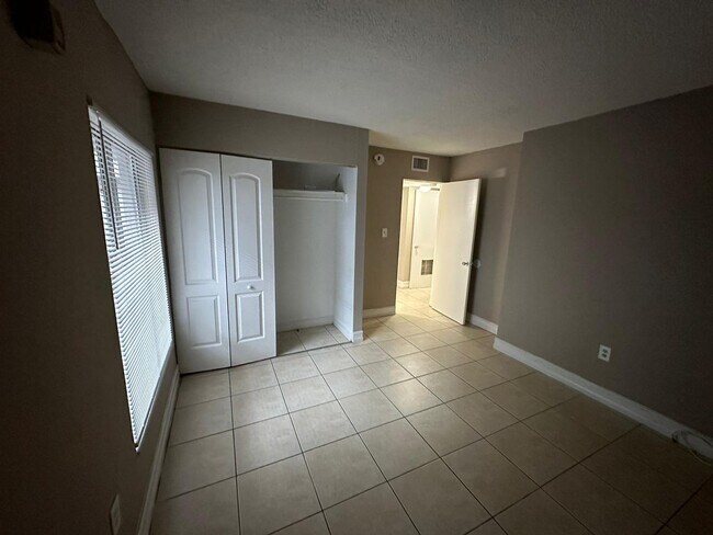 Building Photo - 1830 Maravilla Ave