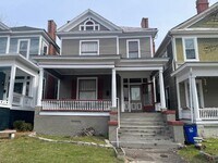 Building Photo - 887 Cherry St