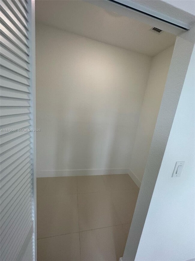 Building Photo - 1184 NW 3rd St