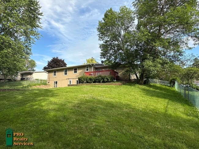 Building Photo - 3 Bedroom Home