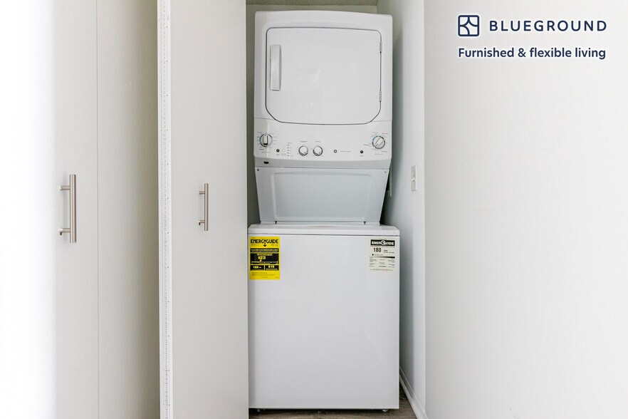 Building Photo - 180 N Jefferson St