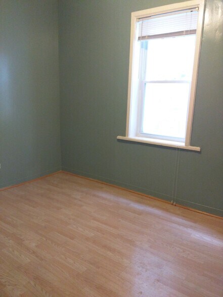 Building Photo - 1237 W 31st Pl