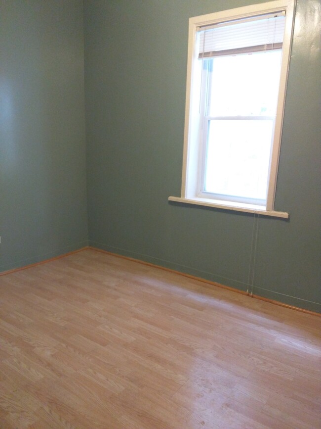 Building Photo - 1237 W 31st Pl