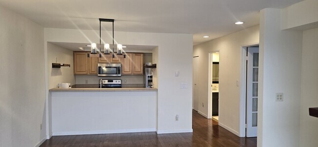 Building Photo - 7 Lake Bellevue Dr