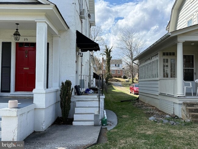 Building Photo - 21 S Stewart St