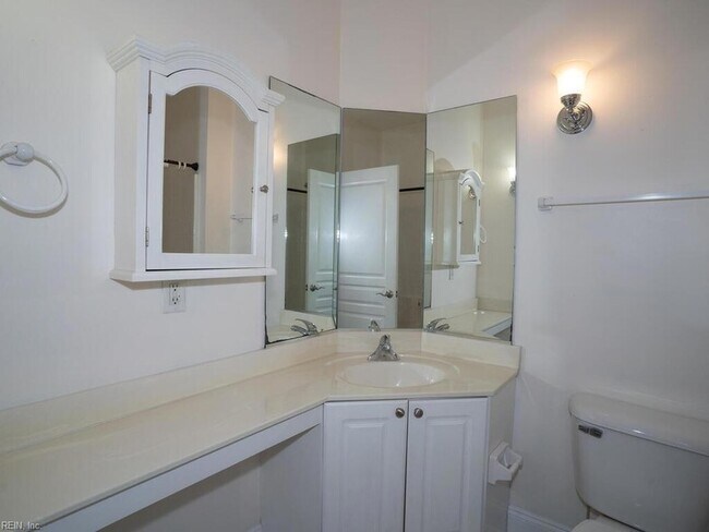 Building Photo - 2028 Smallbrooke Ct