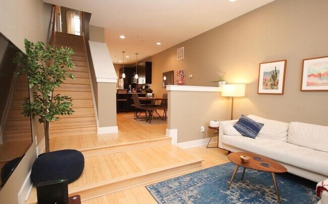 Building Photo - 513 Manton St