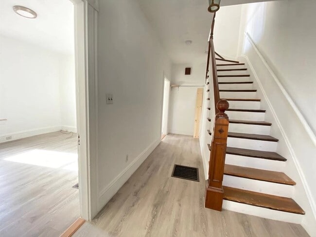 Building Photo - 70 Francis St