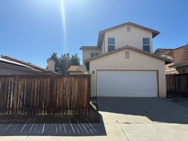 Building Photo - 39545 Warbler Dr